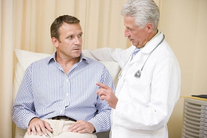 在医生的预约中患有前列腺炎的患者